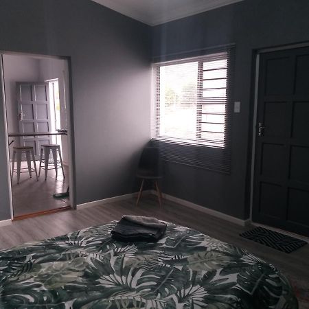 Appartement Tj Self-Catering à Graaff-Reinet Extérieur photo