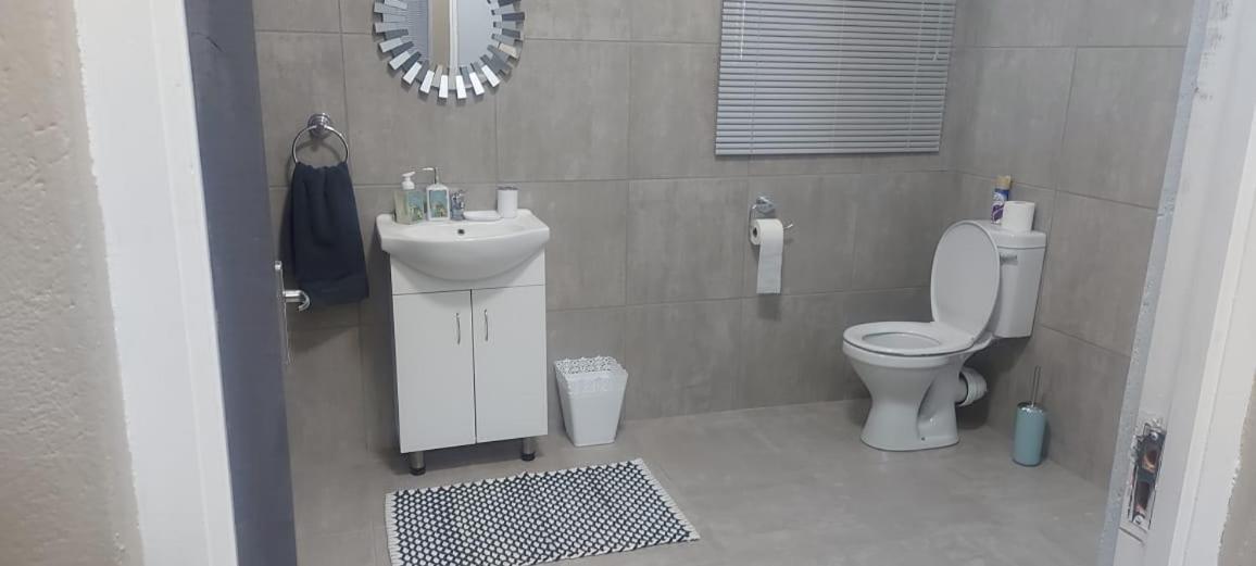 Appartement Tj Self-Catering à Graaff-Reinet Extérieur photo