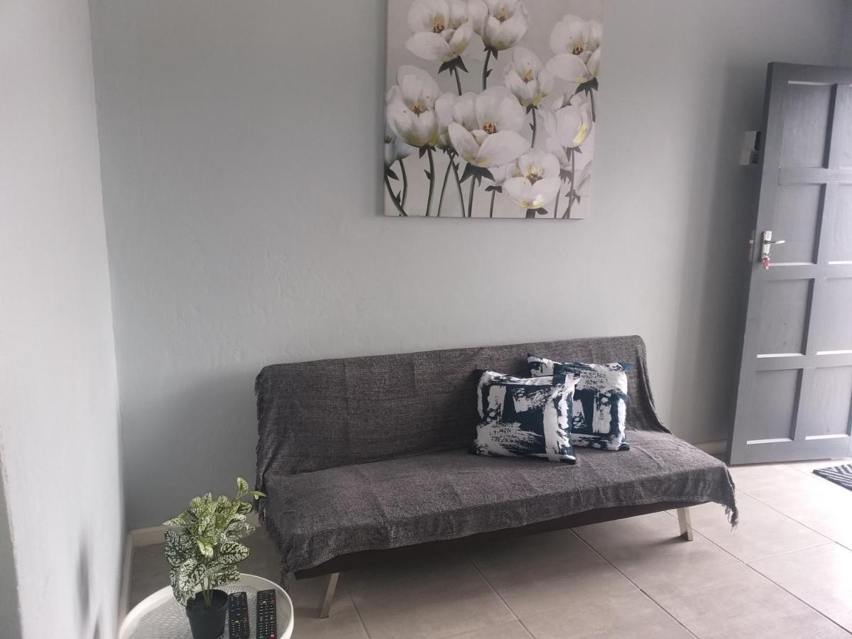 Appartement Tj Self-Catering à Graaff-Reinet Extérieur photo