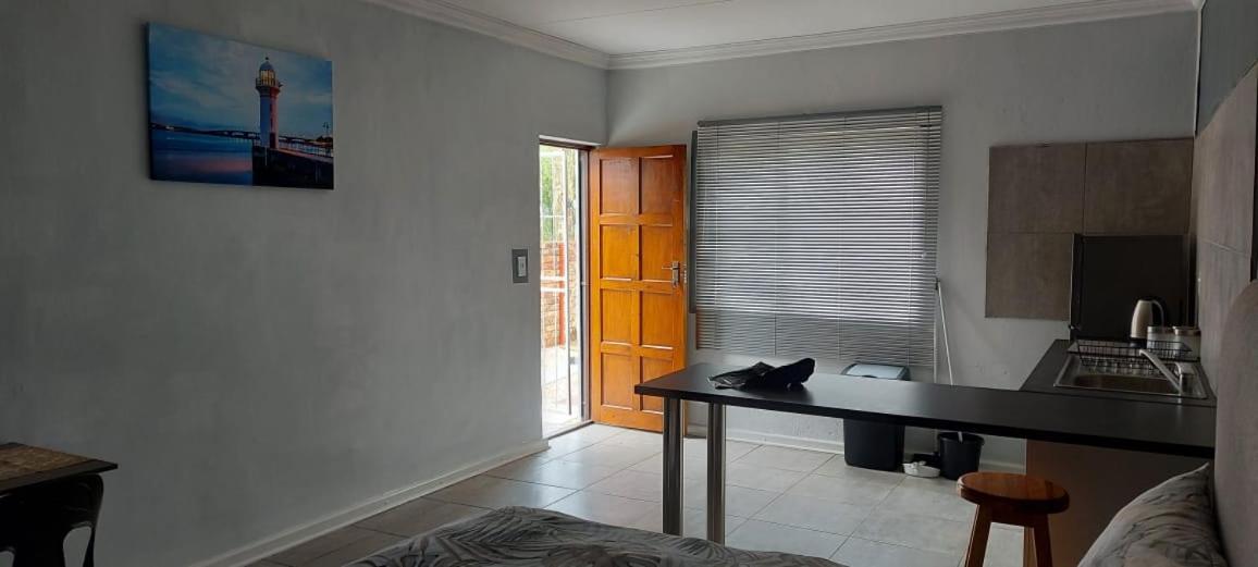 Appartement Tj Self-Catering à Graaff-Reinet Extérieur photo