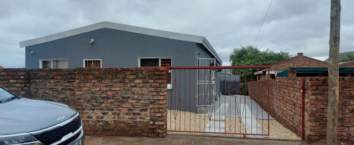 Appartement Tj Self-Catering à Graaff-Reinet Extérieur photo